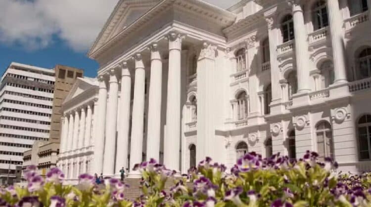 UFPR investiga se ameaças de estupro contra estudante de Medicina partiram de aluno da universidade