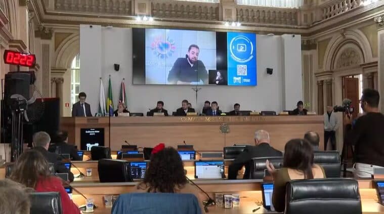 Câmara de Curitiba abre processo que pode cassar mandato de vereador Lórens Nogueira