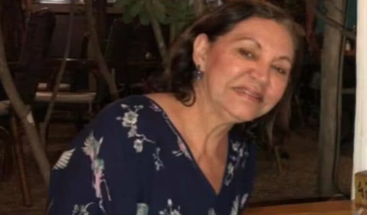Mulher morre ao cair de escada de avião no desembarque