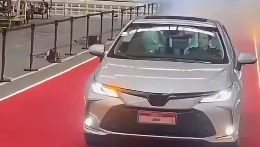 Toyota produz último Corolla em fábrica que fez o sedã por 28 anos