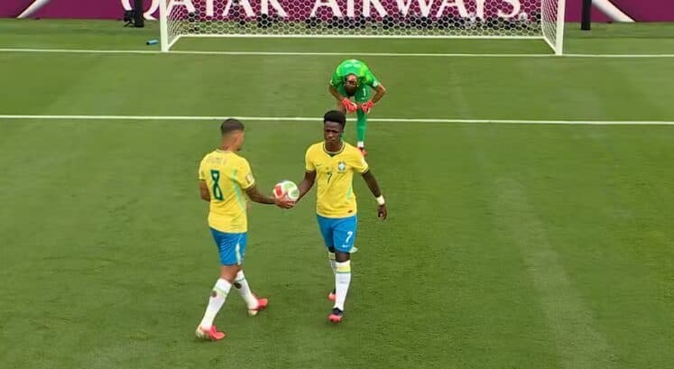 Ancelotti explica por que Vini Jr não cobrou pênalti em Brasil x Noruega