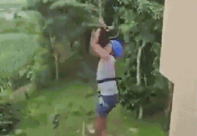 Turista despenca de tirolesa após trava de segurança romper