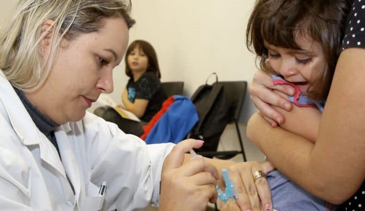 Paraná passa a aplicar segunda dose de reforço contra a poliomielite em crianças de 4 anos