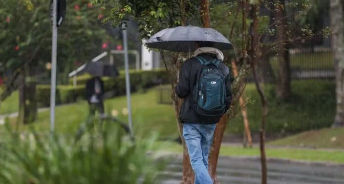 Frente fria muda o tempo no Paraná e traz chuvas e trovoadas; veja a previsão por região