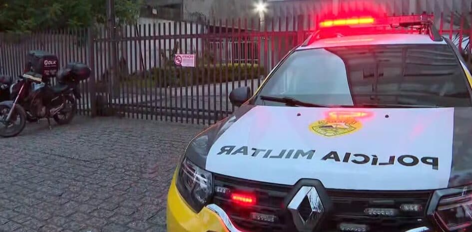 Pai, mãe e filho são encontrados mortos dentro de apartamento em Curitiba