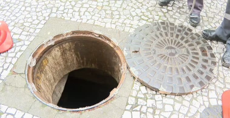 VÍDEO: Mulher cai dentro de bueiro aberto na Rua XV de Novembro, em Curitiba