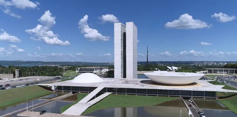 Fim da 6×1 e ‘taxa das blusinhas’: Congresso deve avançar com pautas em última semana de votações