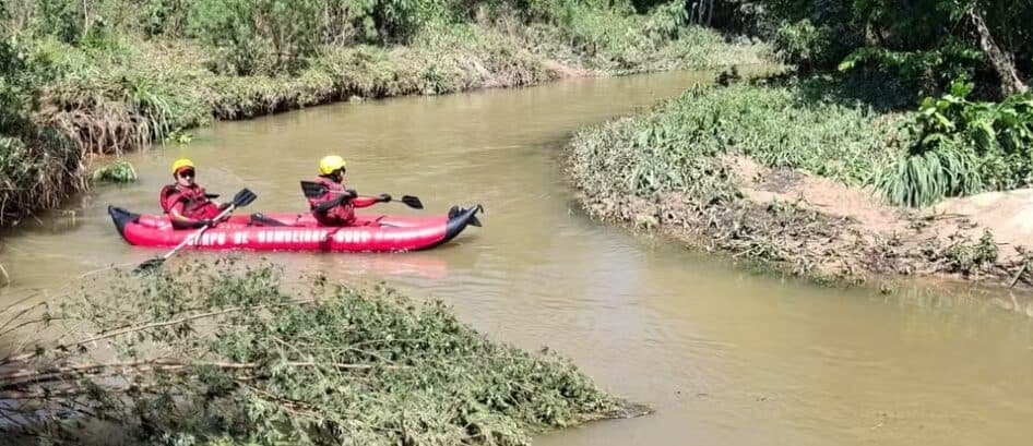 Bombeiros encontram mais um corpo e número de mortos após chuvas sobe para 5; uma pessoa está desaparecida