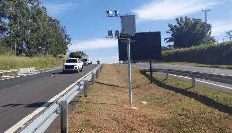 Radares que calculam velocidade média entre dois pontos serão testados em 13 trechos de rodovias do Paraná; veja onde e entenda como funciona