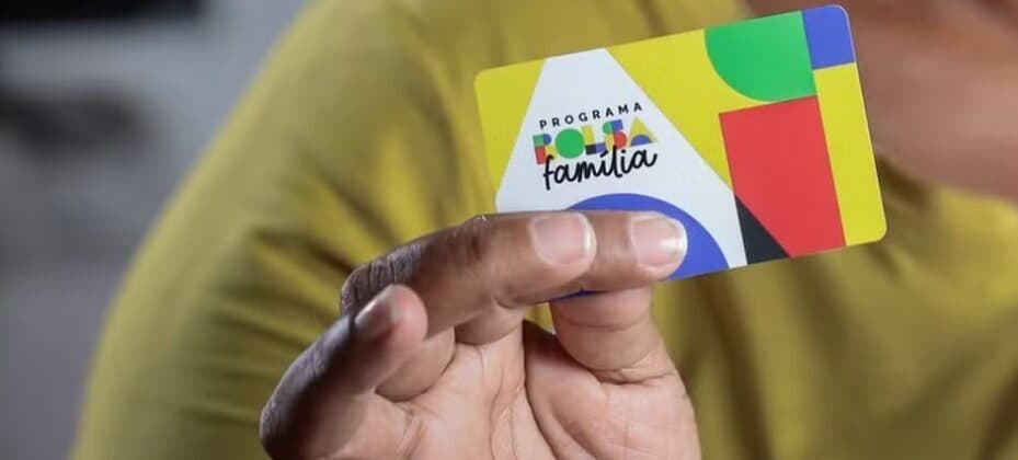 Em meio à corrida eleitoral, governo Lula anuncia reajuste de 15% para o Bolsa Família