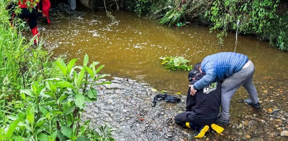 ‘Momento de muita dor’, diz bombeiro após filho encontrar corpo de pai levado por correnteza