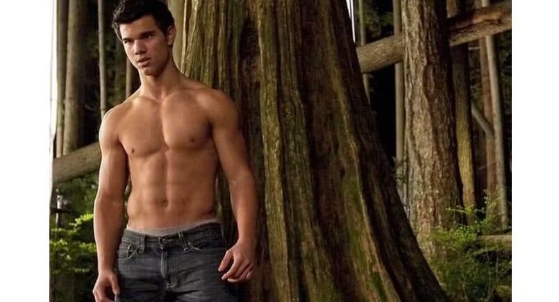 Taylor Lautner, da saga ‘Crepúsculo’, anuncia nascimento da primeira filha e surpreende com escolha do nome
