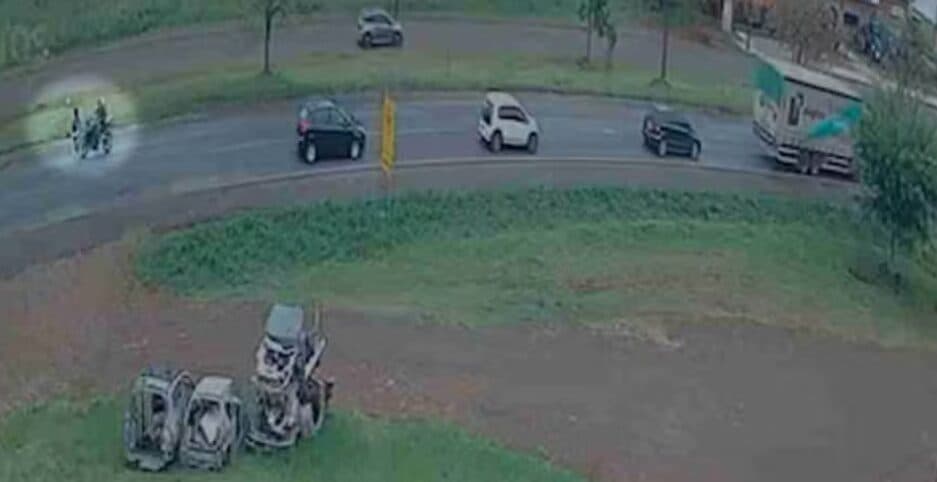Grávida tem perna amputada após ser atropelada por moto ao atravessar rua