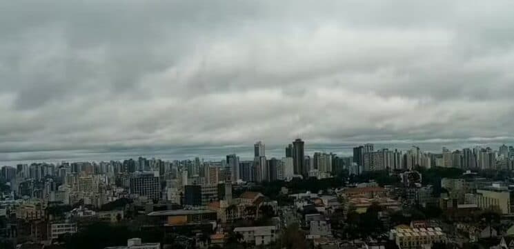 Após domingo com quase 40°C, Paraná tem previsão de calor intenso e chuva para a semana; saiba mais