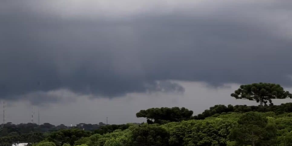 Paraná tem alerta de tempestade para o fim de semana, com risco de granizo e ventos fortes