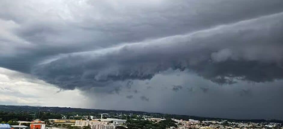 Paraná recebe novo alerta laranja de tempestades com granizo e ventos de até 100 km/h