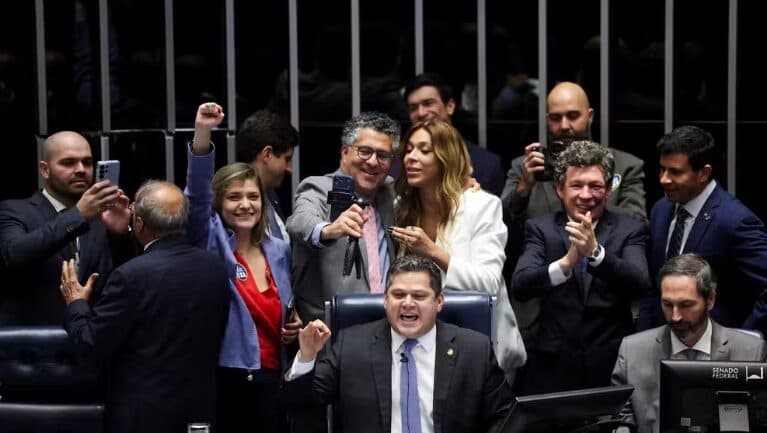 Fim da escala 6×1 é aprovada no Senado