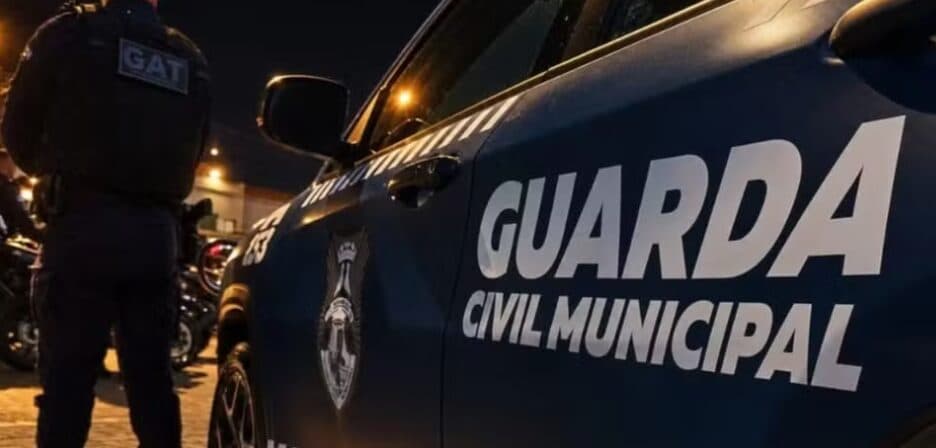 Pais desconfiam de mensagens da filha, viajam mais de 500 km e a encontram mantida em cárcere privado pelo namorado