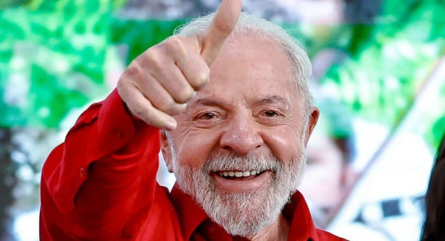 Em virada histórica, Lula derrota Flávio Bolsonaro e chega ao quarto mandato como presidente