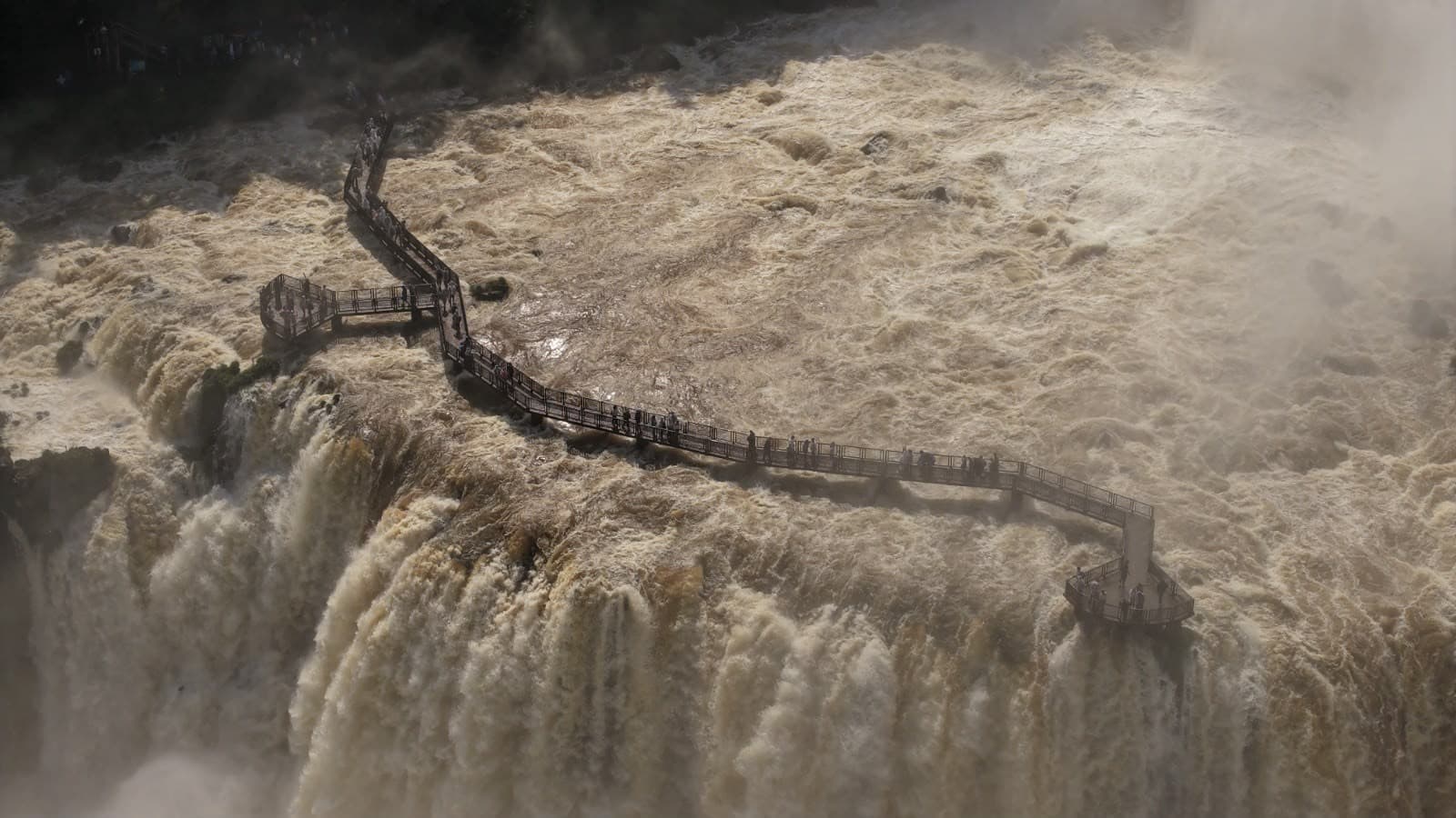 VÍDEO: Cataratas do Iguaçu atingem maior vazão do ano, com volume de água quase oito vezes a média