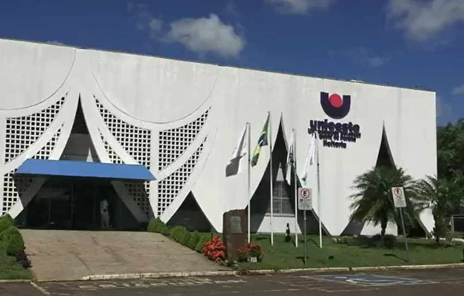 Universidade estadual abre concurso com 55 vagas e salários de até R$ 7,6 mil no Paraná; veja como se inscrever
