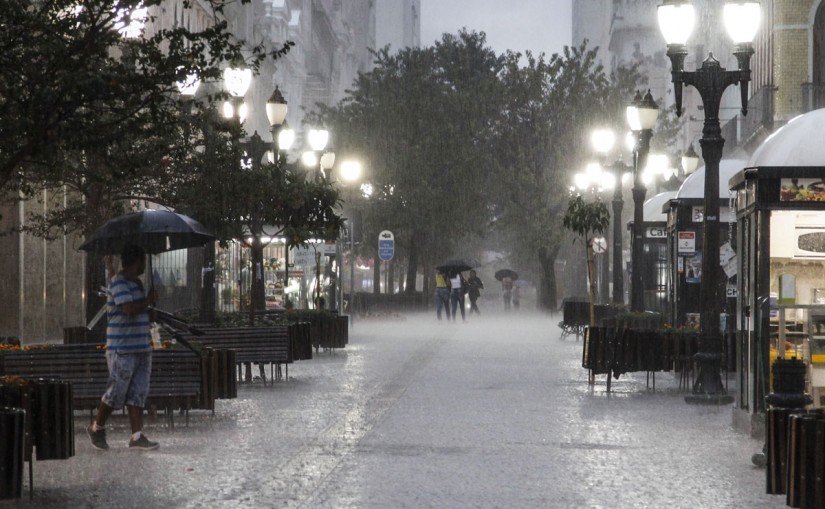 Chuva Marca Presenca Hoje Em Curitiba Veja Como Vai Ficar O Tempo No Feriado 98fm Curitiba Sintonize 98 9