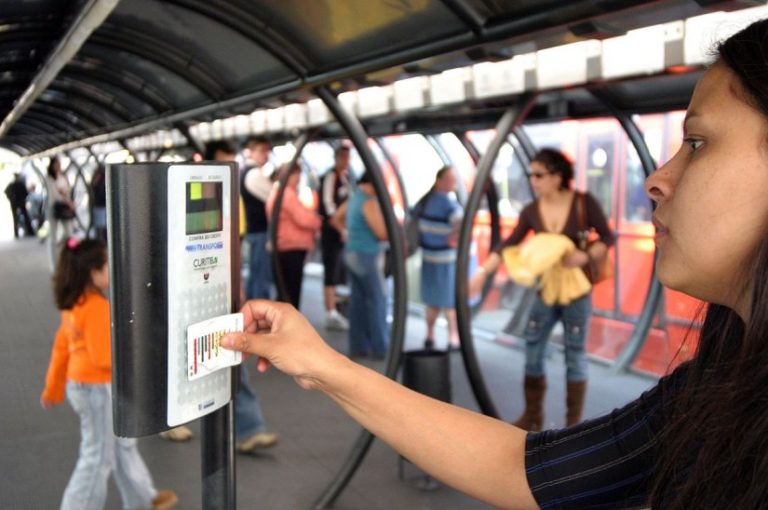 Justiça suspende reajuste da passagem de ônibus que ...